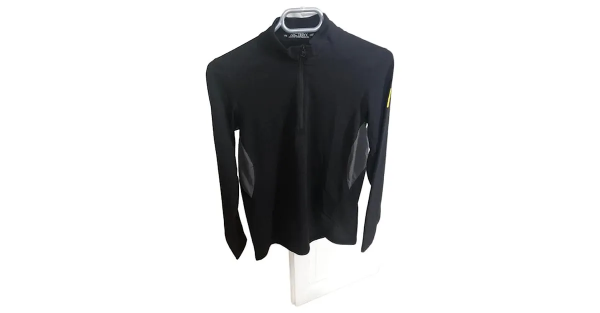 Autre Marque Parte superior, o Camiseta técnica para deportes. cerca del cuerpo, sigue todos tus movimientos. Negro 