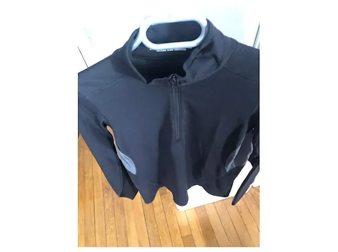 Autre Marque Parte superior, o Camiseta técnica para deportes. cerca del cuerpo, sigue todos tus movimientos. Negro 