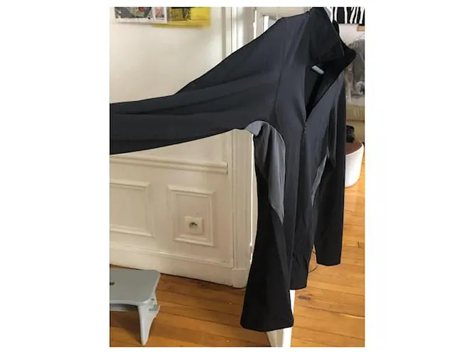 Autre Marque Parte superior, o Camiseta técnica para deportes. cerca del cuerpo, sigue todos tus movimientos. Negro 