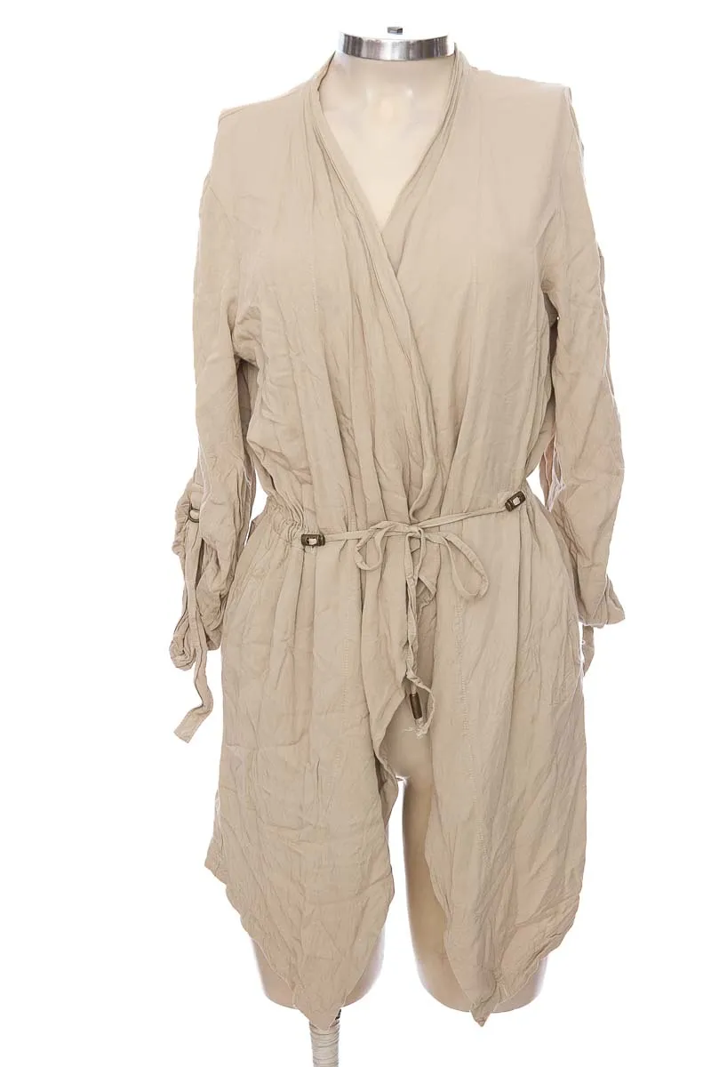 CHAQUETA / ABRIGO COLOR BEIGE  PATPRIMO