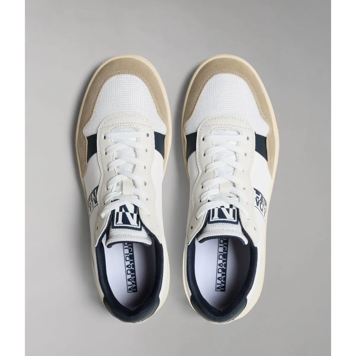 NP0A4HL3 COURTIS0101A WHITE/NAVY