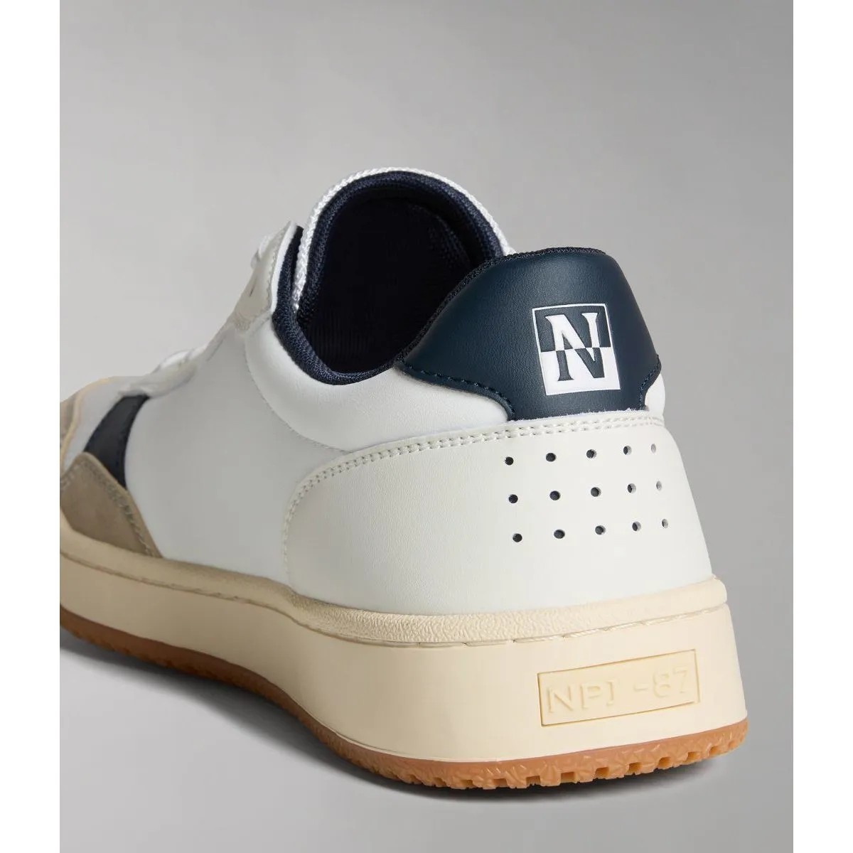 NP0A4HL3 COURTIS0101A WHITE/NAVY